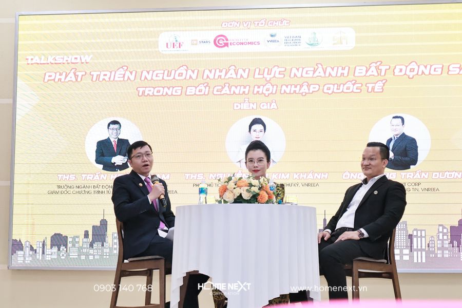 Talkshow “Phát triển nguồn nhân lực trong bối cảnh hội nhập quốc tế”